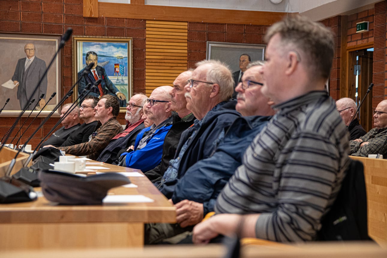 Osakaskuntien yhdistäminen ei näytä toteutuvan ainakaan siinä laajuudessa kuin toivottiin. Viimekeväisessä arkistokuvassa kaupungintalolle oli kokoontunut edustajia 20 kalastuskunnasta.