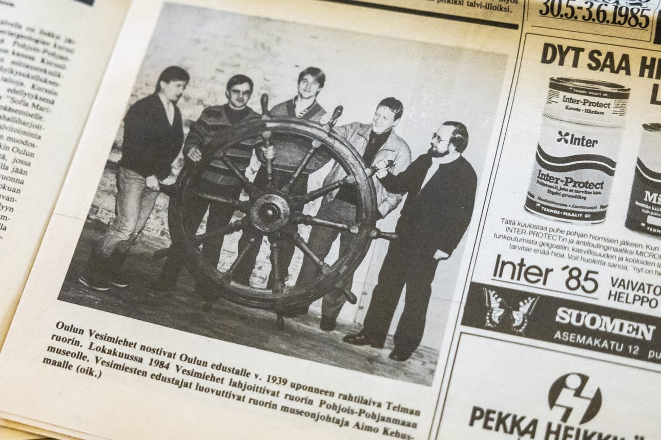 Sukellusseura Oulun Vesimiehet lahjoitti Telman ruorin Pohjois-Pohjanmaan museolle vuonna 1984. Lehtijuttu on Hannu Orellin arkistosta.