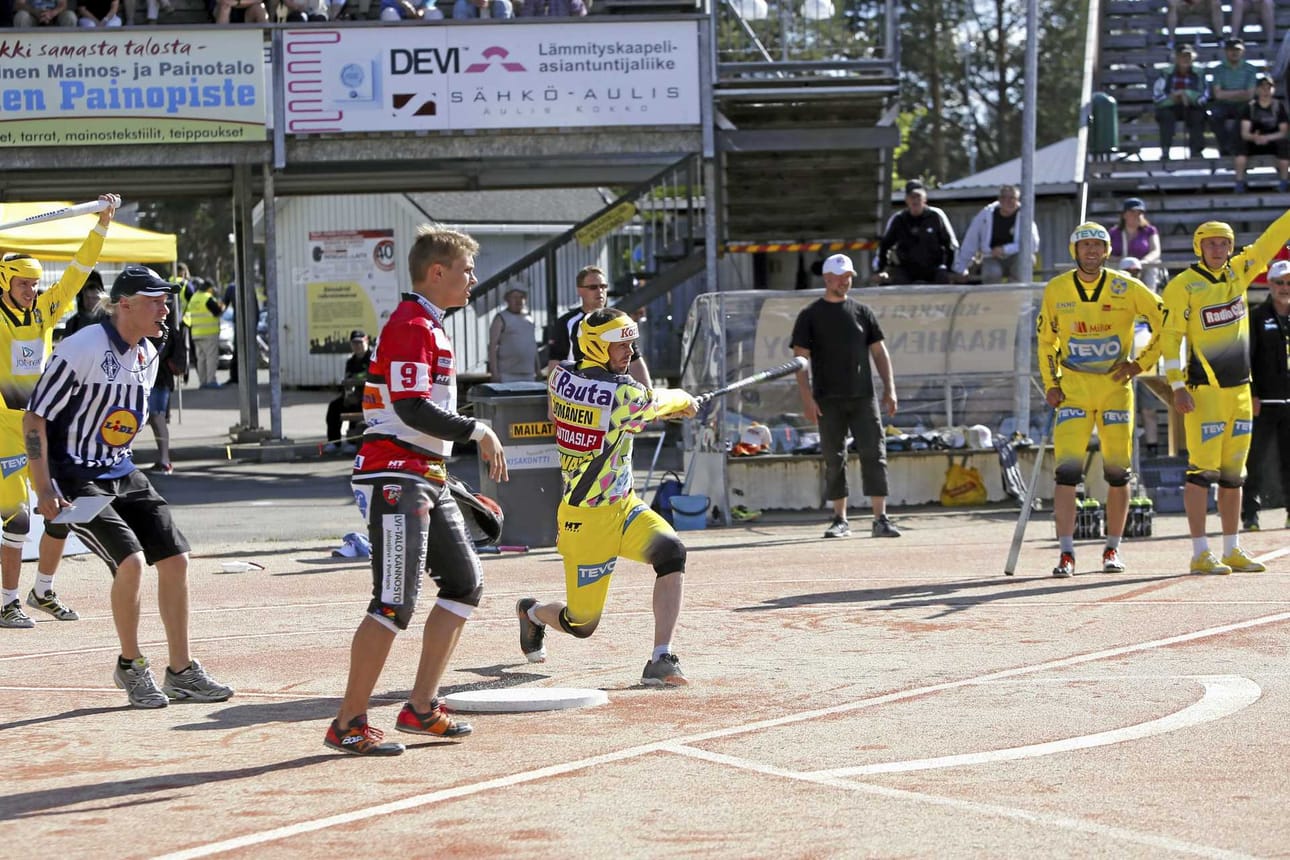 Pattijoen Urheilijoiden jokeri Jari Törmäsen onnistumiset avausjaksolla olivat laiha lohtu, kun Koskenkorvan Urheilijat takoivat koko joukkueen voimin kovaa tulosta.