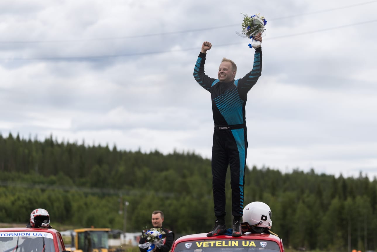 Riemulla ei ollut rajaa kun tuore jokamiesluokan Suomen mestari Juha Perälä tuuletti Pellossa. Järjestävän seuran, Ylitornion UA:n Heikki Juuso oli kakkossijasta yhtä onnellinen.