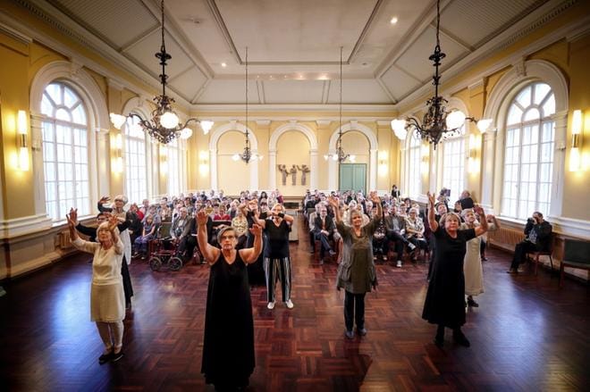 Vaasa-opisto täyttää 110 vuotta. Raastuvankatu 31:n uusrenessanssityylisen koulurakennuksen juhlasalissa esiintyi muun muassa modernin tanssin +65-vuotiaiden ryhmä. KUVAT: JAAKKO ELENIUS