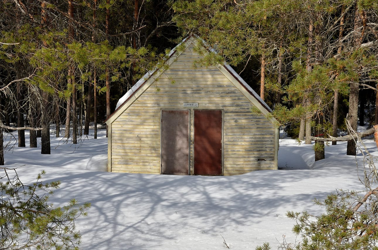 Metsähallitus rakentaa ensi kesänä palveluvarustusta Oulujärven Ärjänsaareen. Saaressa on 1930-luvulla rakennettuja mökkejä, joista yksi kunnostetaan kesäkahvilaksi
