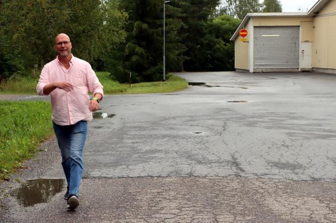 Jouni Vallin toivoo, että Kurikan kaupunginvaltuusto tekee päätöksiä yhteisymmärryksessä, jotta asioita saadaan eteenpäin. Vallin myös odottaa, että virkamiehetkin uskaltavat tehdä päätöksiä. KUVAT: JARNO RANTA