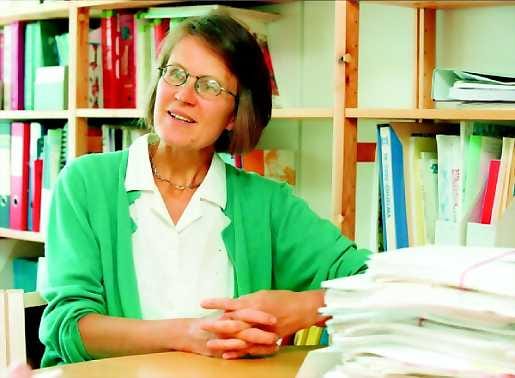 Kroppa kapinoi. Estrogeenihoidon lopettamisesta seuraavat vieroitusoireet eivät ole vakavia, mutta taatusti alkuunsa ikäviä, sanoo tutkimusprofessori Elina Hemminki.