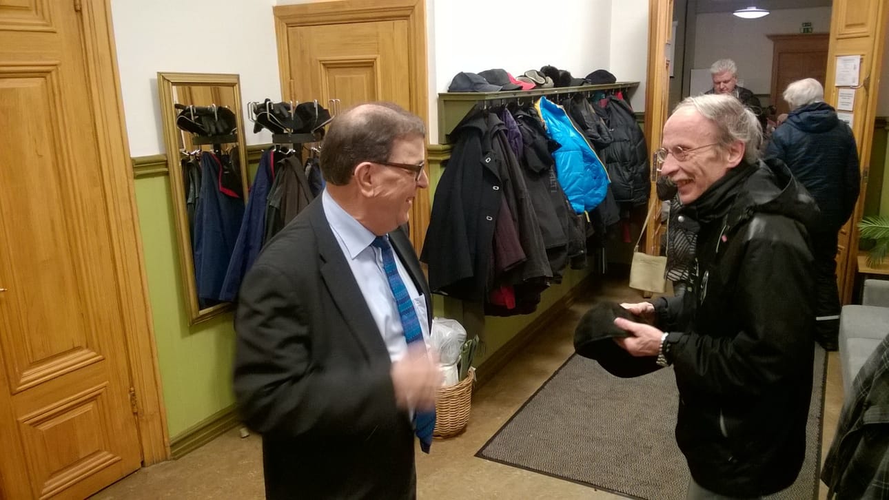 Paavo Väyrynen tapasi vaalalaisen Yrjö Lämsän Oulussa Kirkkotorin koulutuskeskuksessa torstai-iltana.