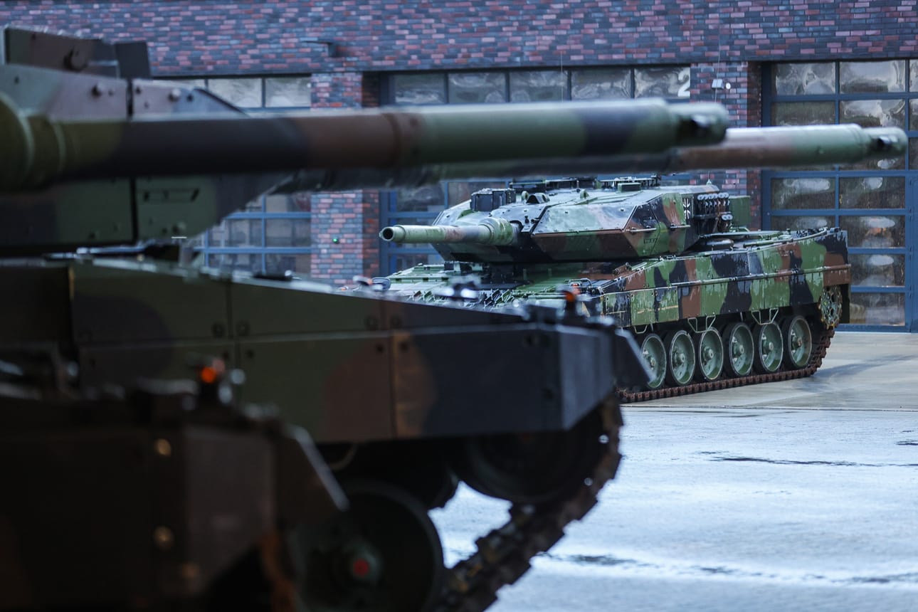 Kuvassa Saksan Leopard 2 -taistelupanssarivaunuja.