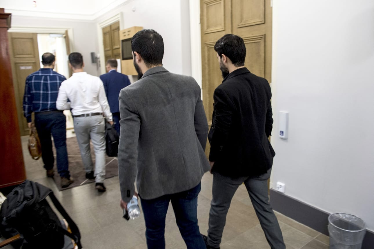 Irakissa tapahtuneista sotarikoksista syytetyt kaksosveljekset Turun hovioikeudessa tiistaina 11. syyskuuta.
