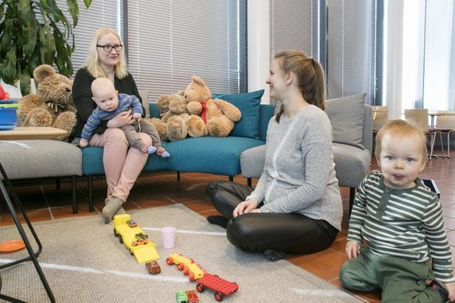 Mirja-Irene Hätälä ja Oliver sekä Marika Paso ja Hugo. Kuva: Teija Soini