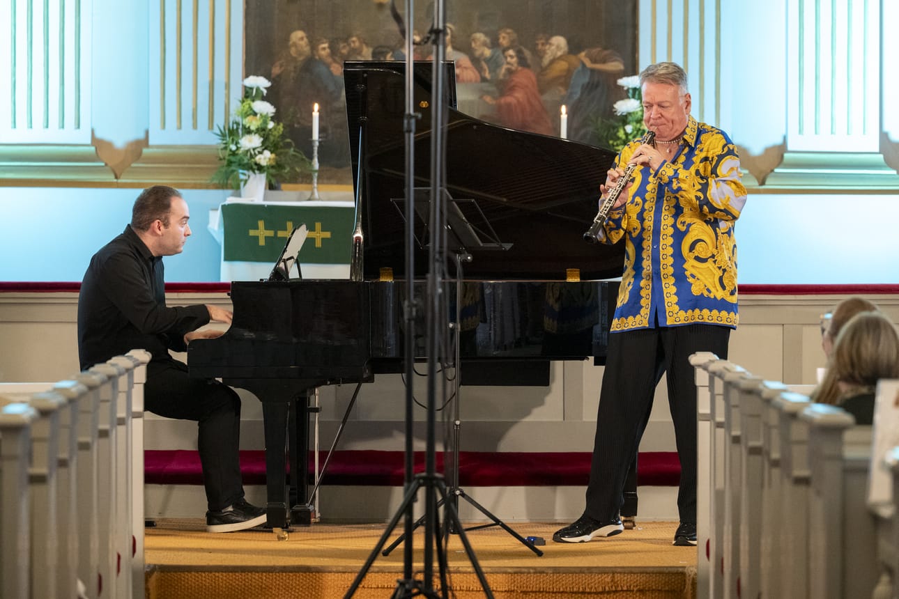 Pianisti Mackenzie Melemed ja oboisti Nicholas Daniel esiintyivät Vähänkyrön kirkossa Korsholman musiikkijuhlien konsertissa.