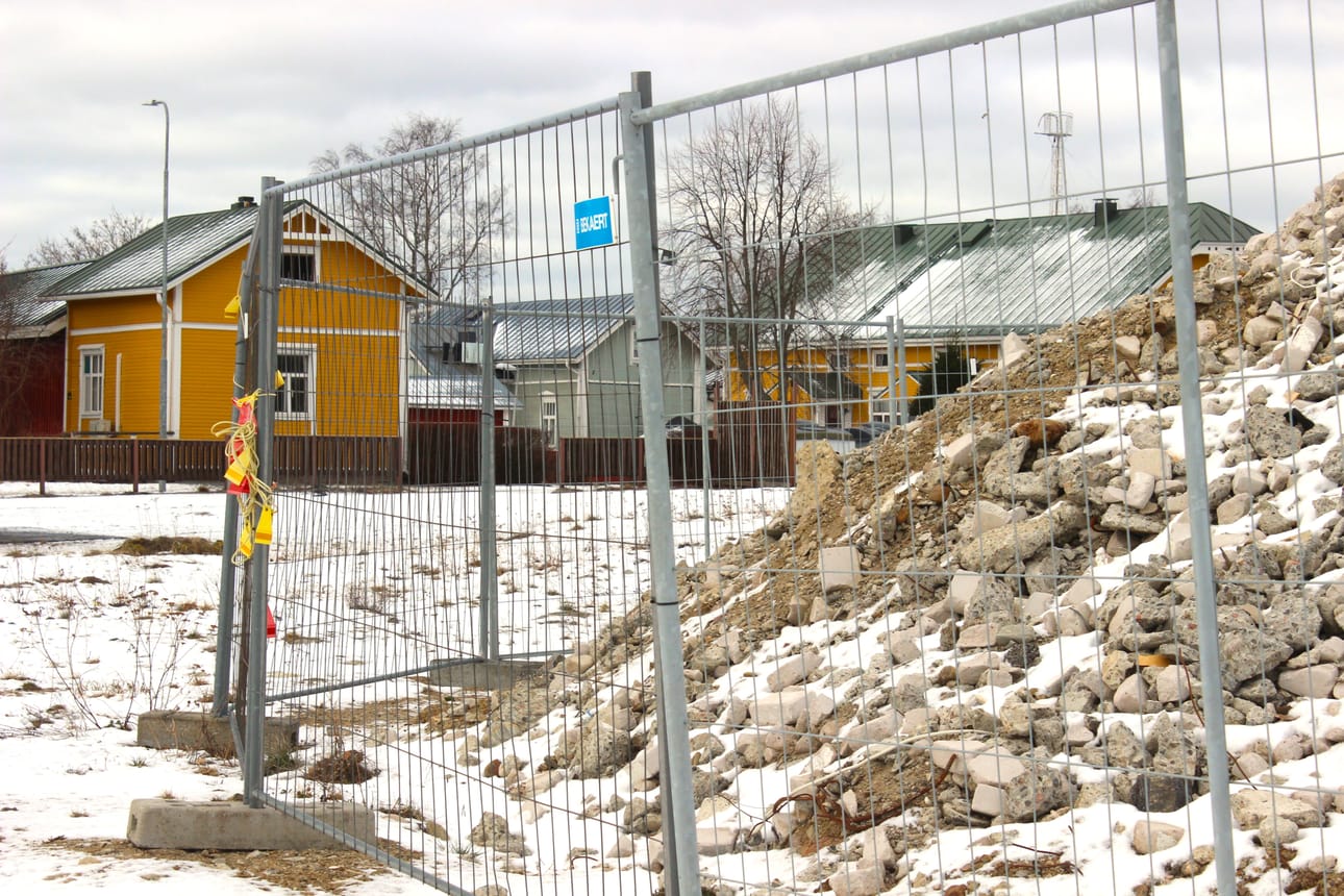 Röykkiö sijaitsee Kaskisten keskustassa.