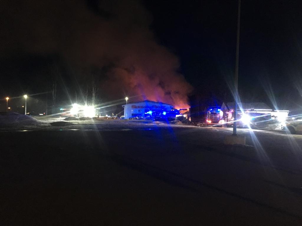Paikalla oli useita pelastuslaitoksen yksiköitä, ensihoito ja poliisi.