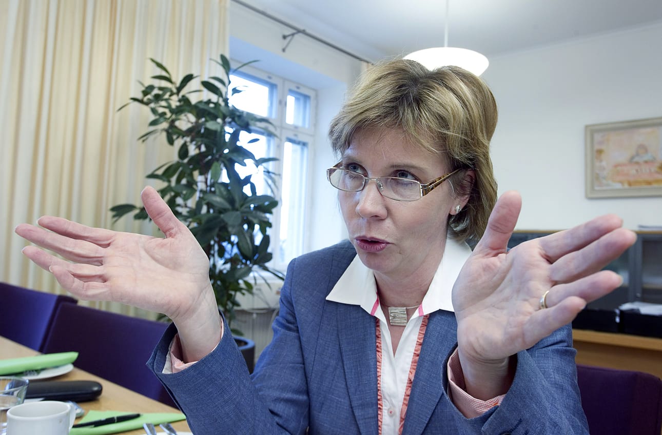 Oikeusministeri Anna-Maja Henriksson (r.)