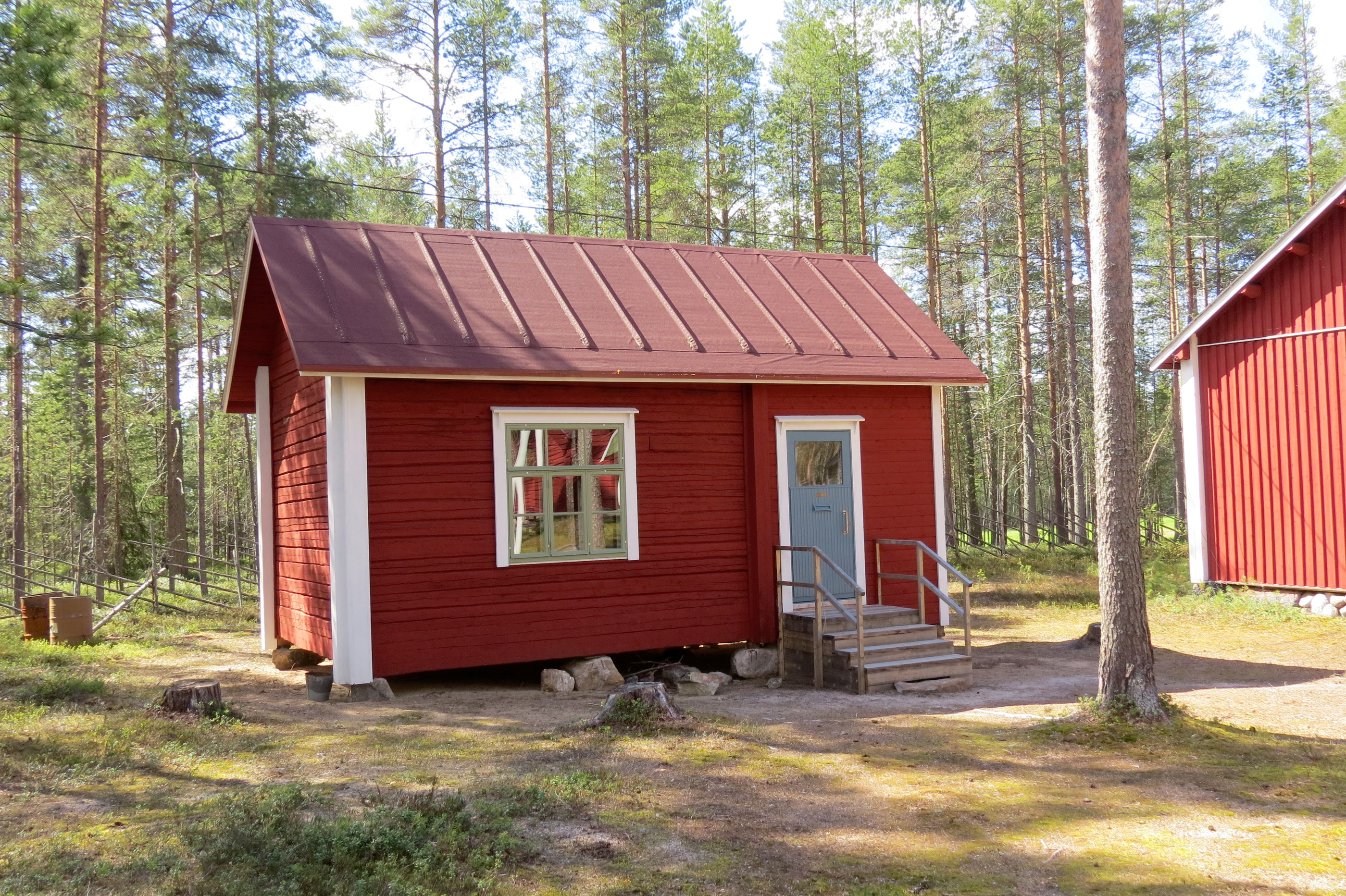 Kotiseutumuseolla on tehty erilaisia kunnostustöitä monena kesänä. Pari vuotta sitten Kurenalta siirretty, Paavon tuvaksi nimetty, rakennus on saatu kunnostettua näyttelykuntoon. Museolle testamentattu rakennus sijaitsee nyt viljamakasiinin ja Niemelän pirtin välillä. Se sisustetaan 1950-luvun tyyliin.