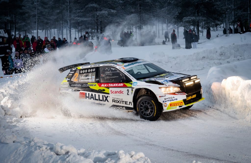 Teemu Asunmaa ja Ville Mannisenmäki Arctic Lapland Rallyssa lauantaina.