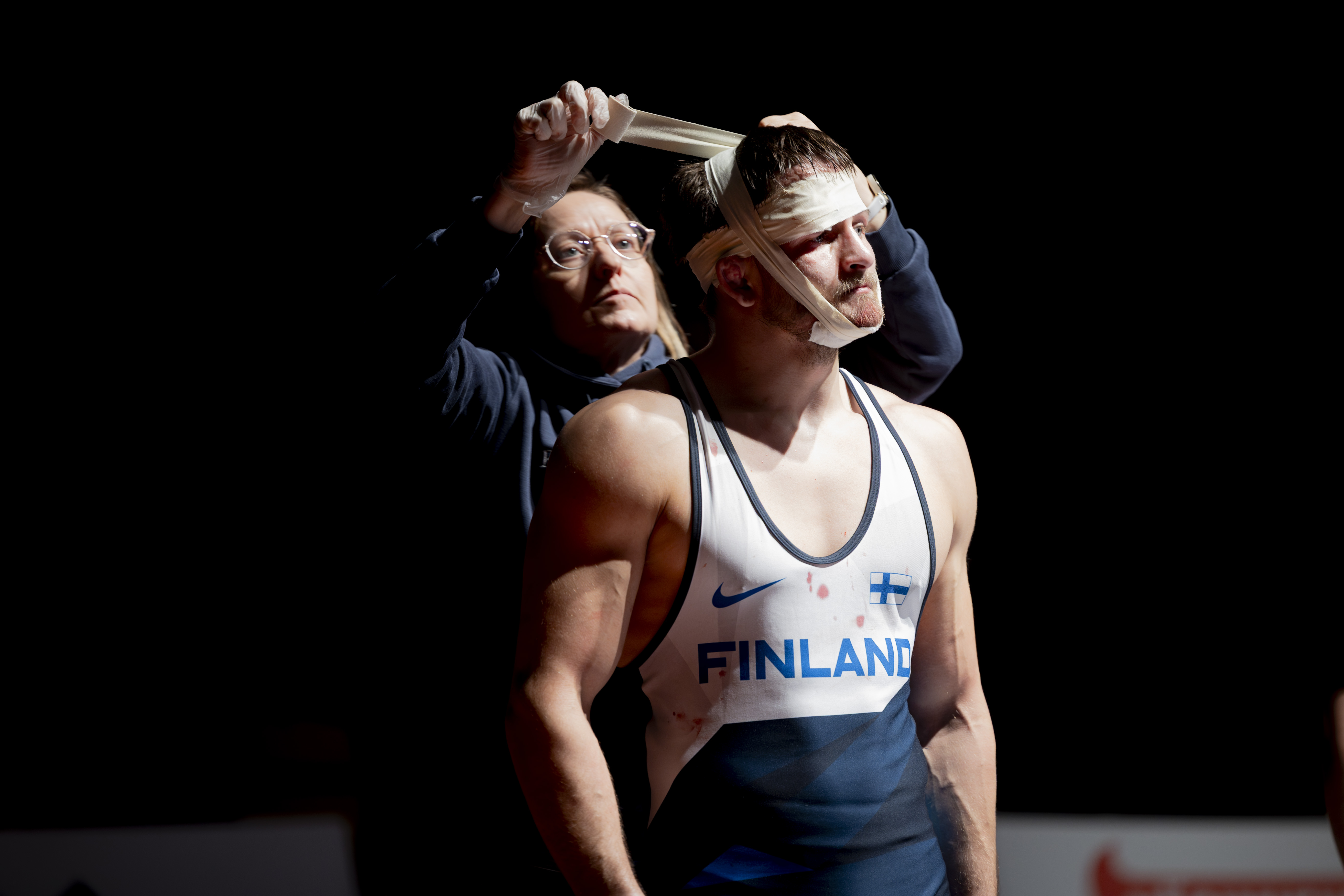 Lipasti sai maistaa takaraivoa iltapalaksi – Verinen kamppailu Ilmajoki-hallissa ei jättänyt ketään kylmäksi