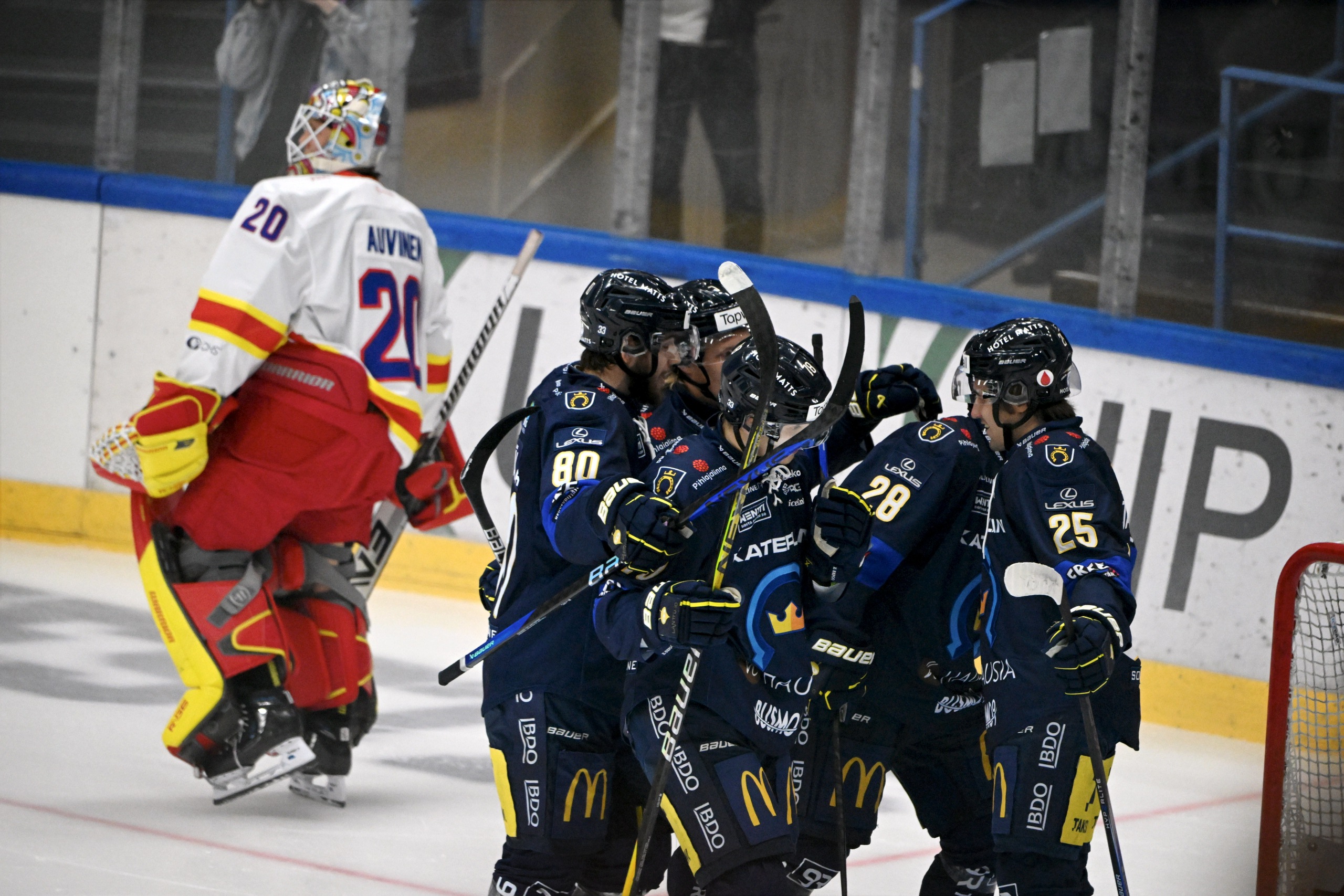 Jokerit palasi lähes vuosikymmenen tauolta kotimaan kiekkosarjoihin voitokkaasti – viime kauden Mestis-mestari Kiekko-Espoo taipui kahden maalin johdosta