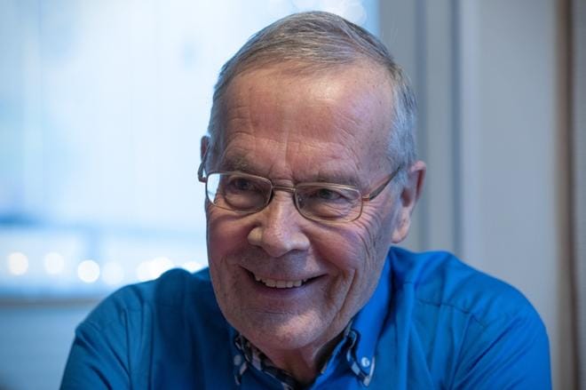 Olavi Parviaisen elämän ensimmäinen muistikuva on Ruotsista. Hän oli silloin kolmevuotias sotalapsi. – Ruotsissa oli hyvä olla. Olin niin pieni silloin, että en muusta tiennyt. KUVAT: PAULA KASKIMAA