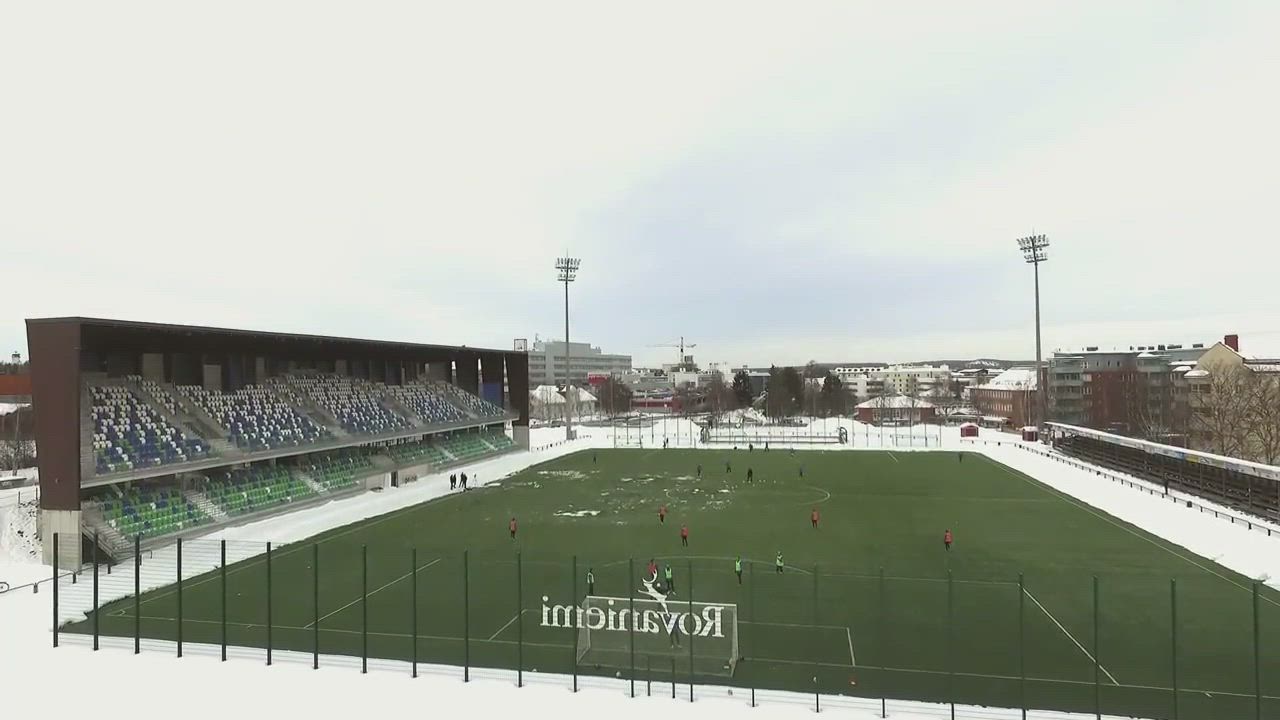 RoPS treenaa keskukentällä