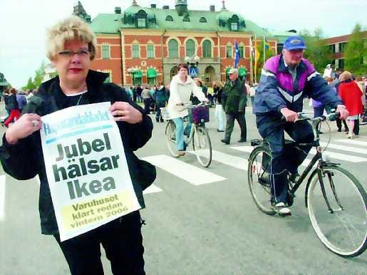 Nyt tunnustetaan väriä. Tornion kaupunginjohtaja Raimo Ronkainen Ikean keltaisessa mainospaidassa puhalsi intoa haaparantalaisiin. Edessä on suorastaan uusi tulevaisuus.