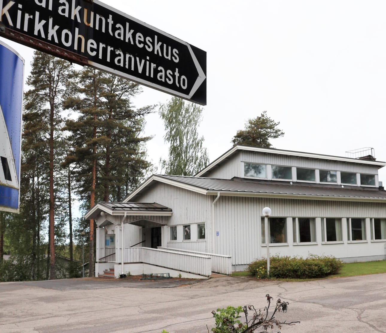 Isojoen kirkkovaltuusto perusti viime kokouksessa työryhmän selvittämään mahdollista maiden vuokraamista aurinkoenergiaa varten. Arkistokuva.