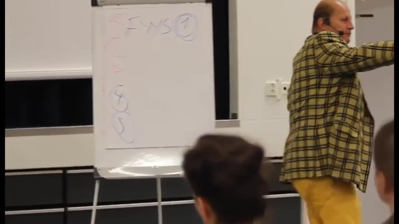 Opettajat Aurinkokuninkaan opissa