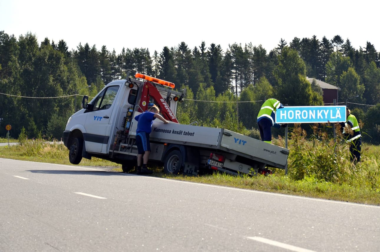 Horonkylä-kylttiä uusittiin noin vuosikymmen sitten.