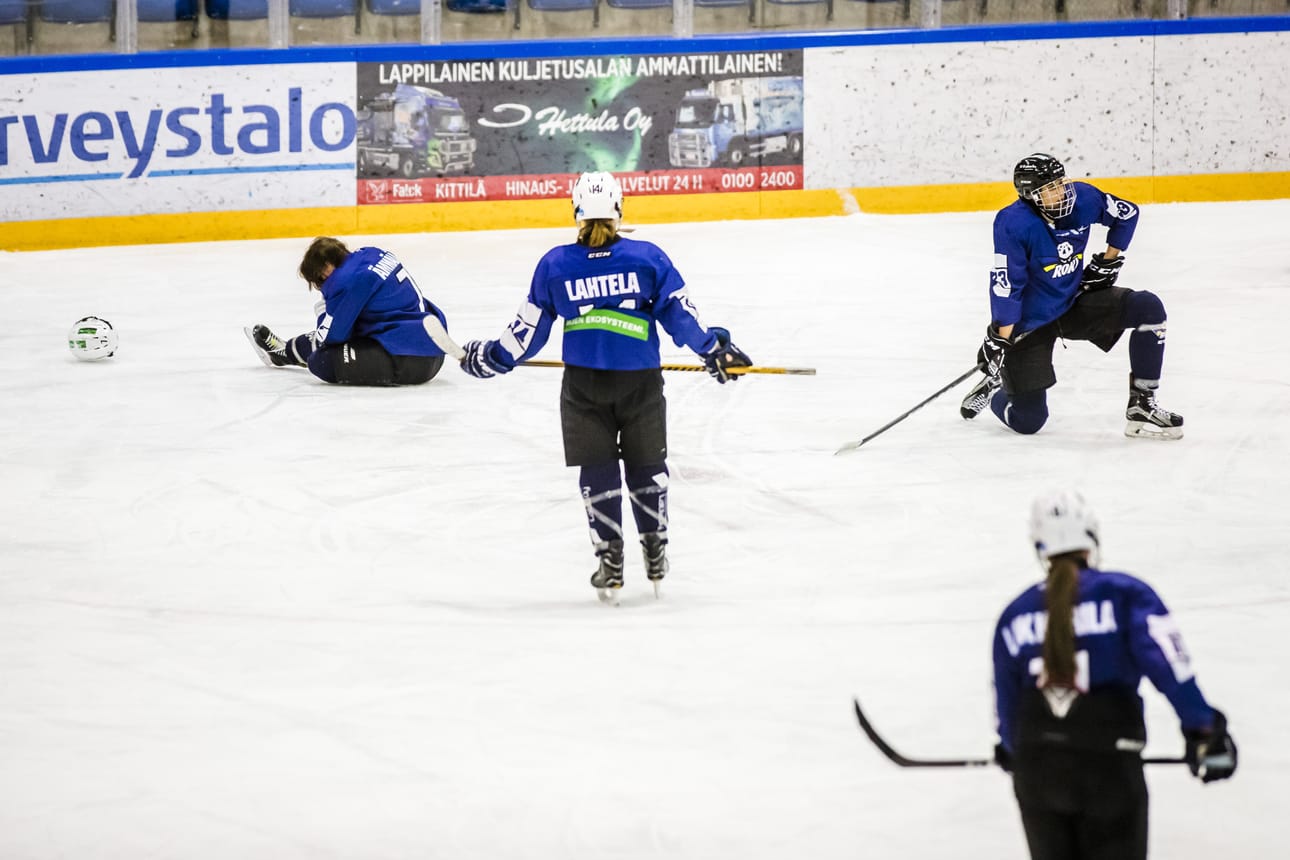 RoKin naisten kausi päättyi kotitappioon. Silja Ämmälä, Ella Lahtela, Ines Lukkarila ja Uchechi Udeh joutuivat toteamaan KJT Haukat maalin paremmaksi.