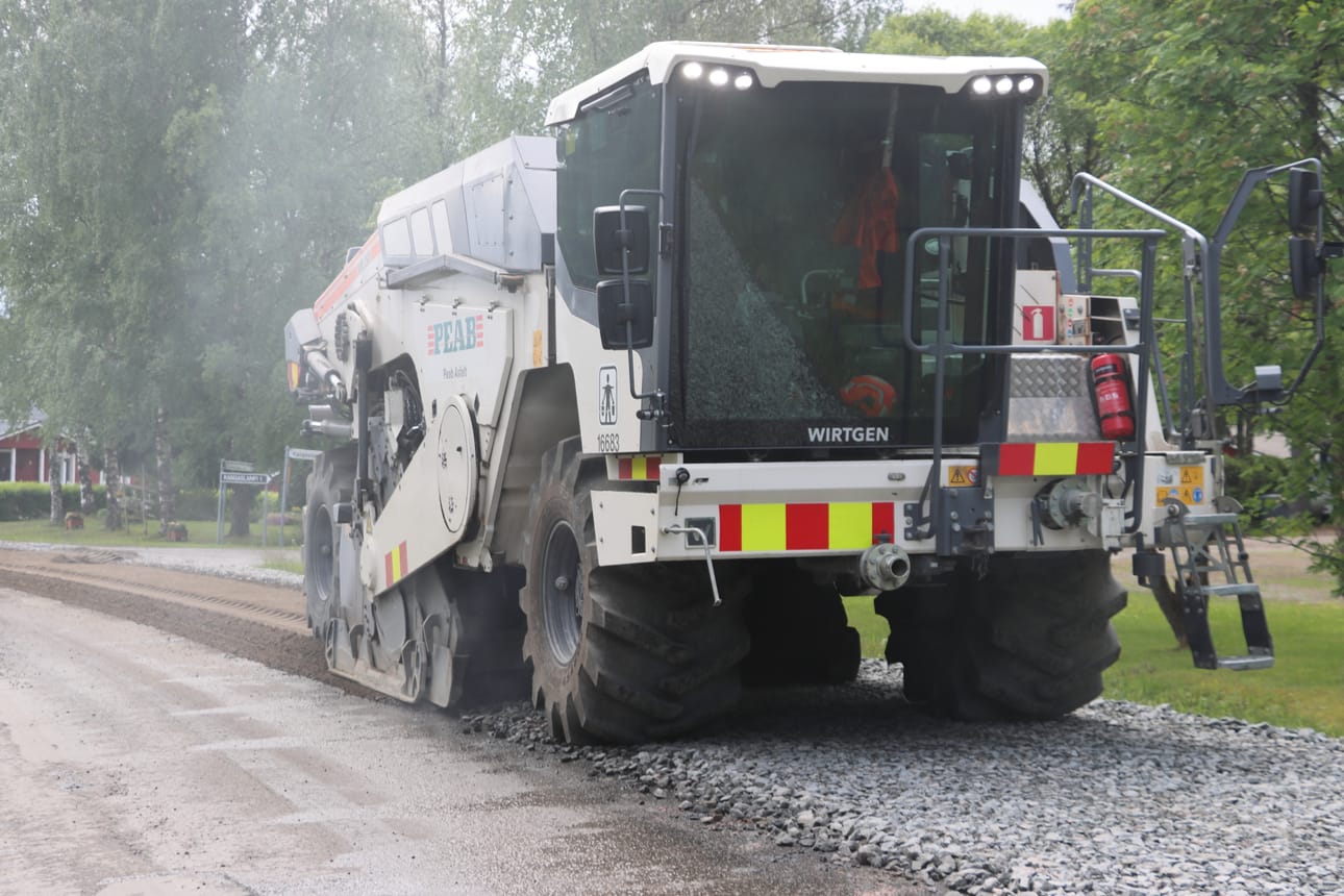 Uutta pintaa pohjalaisteille tehdään kesän aikana noin 230 kilometrin verran. Arkistokuva.