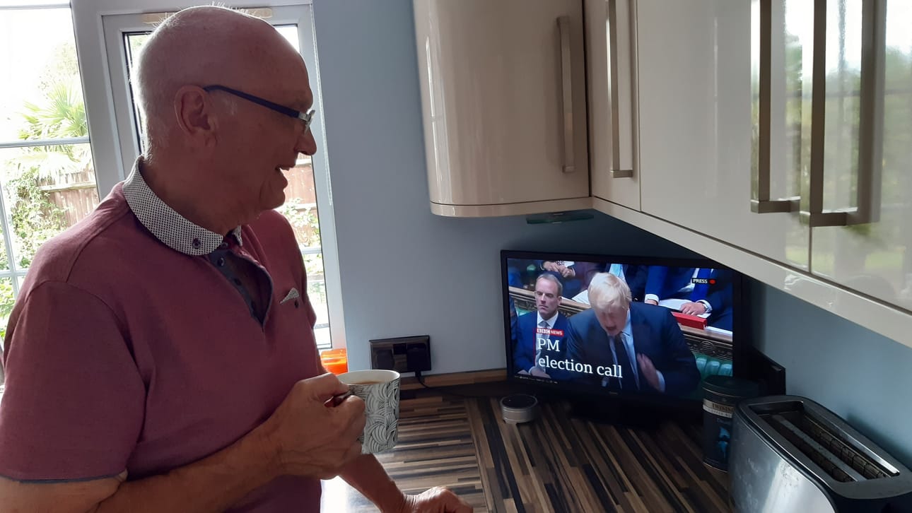 Brightonilainen Terry Brown äänesti brexitin puolesta ja kannattaa sitä yhä, muttei ole vakuuttunut tämän hetken tavasta tehdä politiikkaa. Pääministerin kyselytunnin on määrä alkaa iltapäivä kahdelta Suomen aikaa ja siitä odotetaan kaikkien aikojen kiivainta.