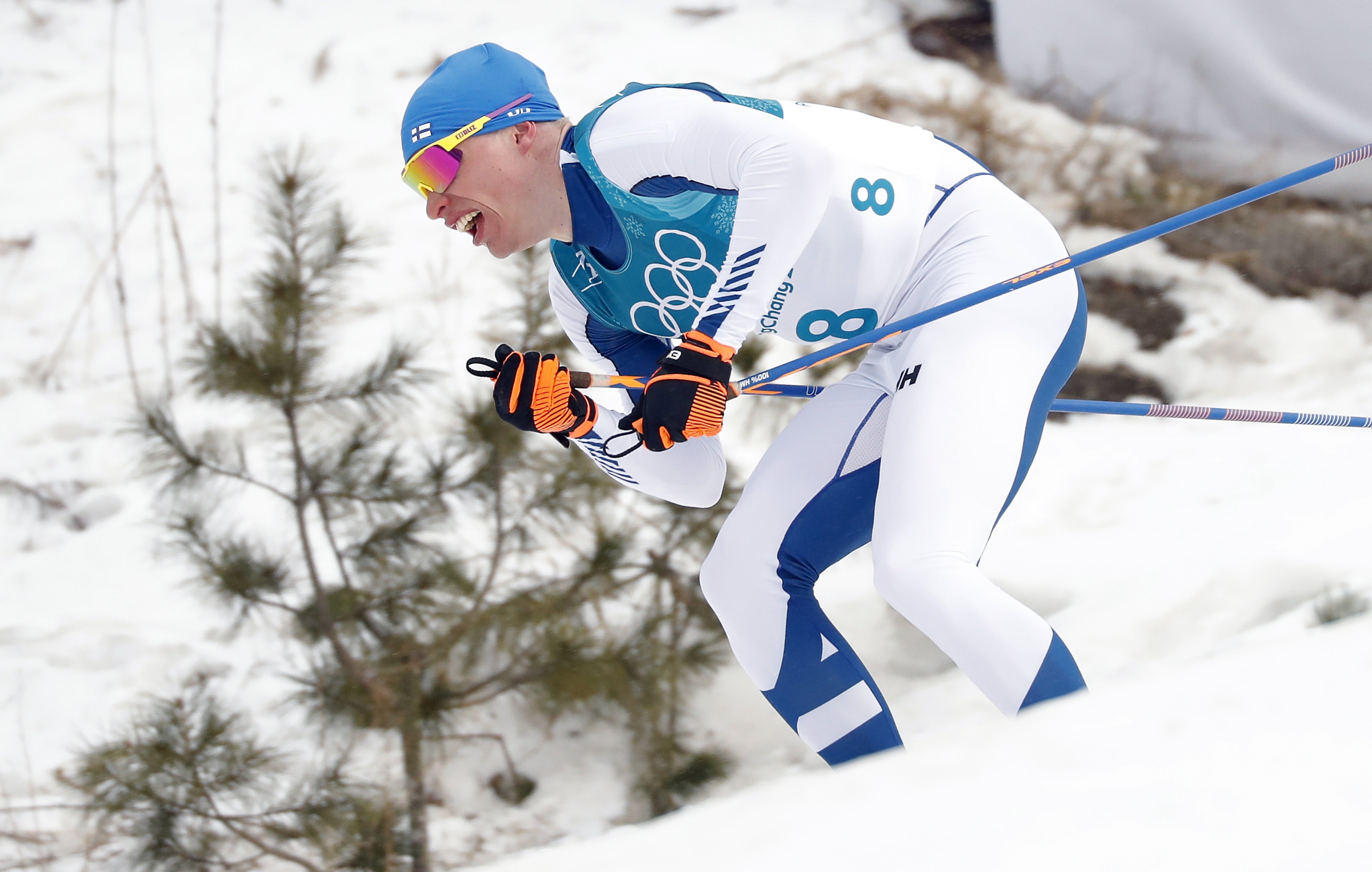 Iivo Niskanen hiihti pitkää yksin 50 kilometrin aikana. 