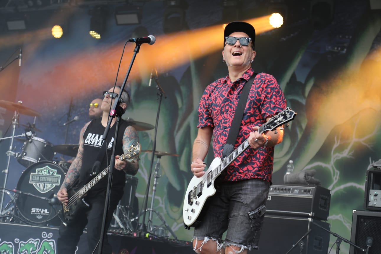 Ugly Kid Joe.