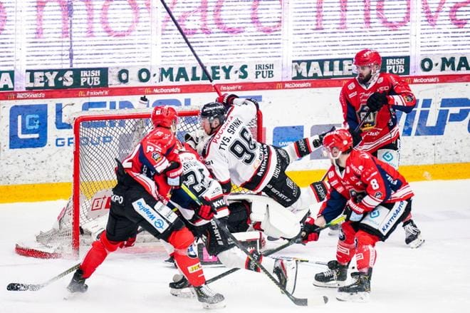 Sport kärsi niukan tappion tasaisessa taistossa Ässiä vastaan. KUVA: SAMPPA TOIVONEN