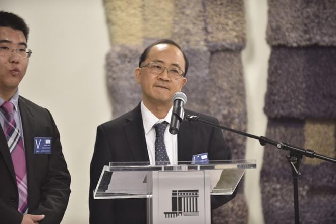 Realmaxin Sonny Xin ja Kiinan valtiollisen investointiyhtiön SDIC:n johtaja Liu Yuanan vierailivat eduskunnassa tiistaina. KUVA: Kimmo Penttinen