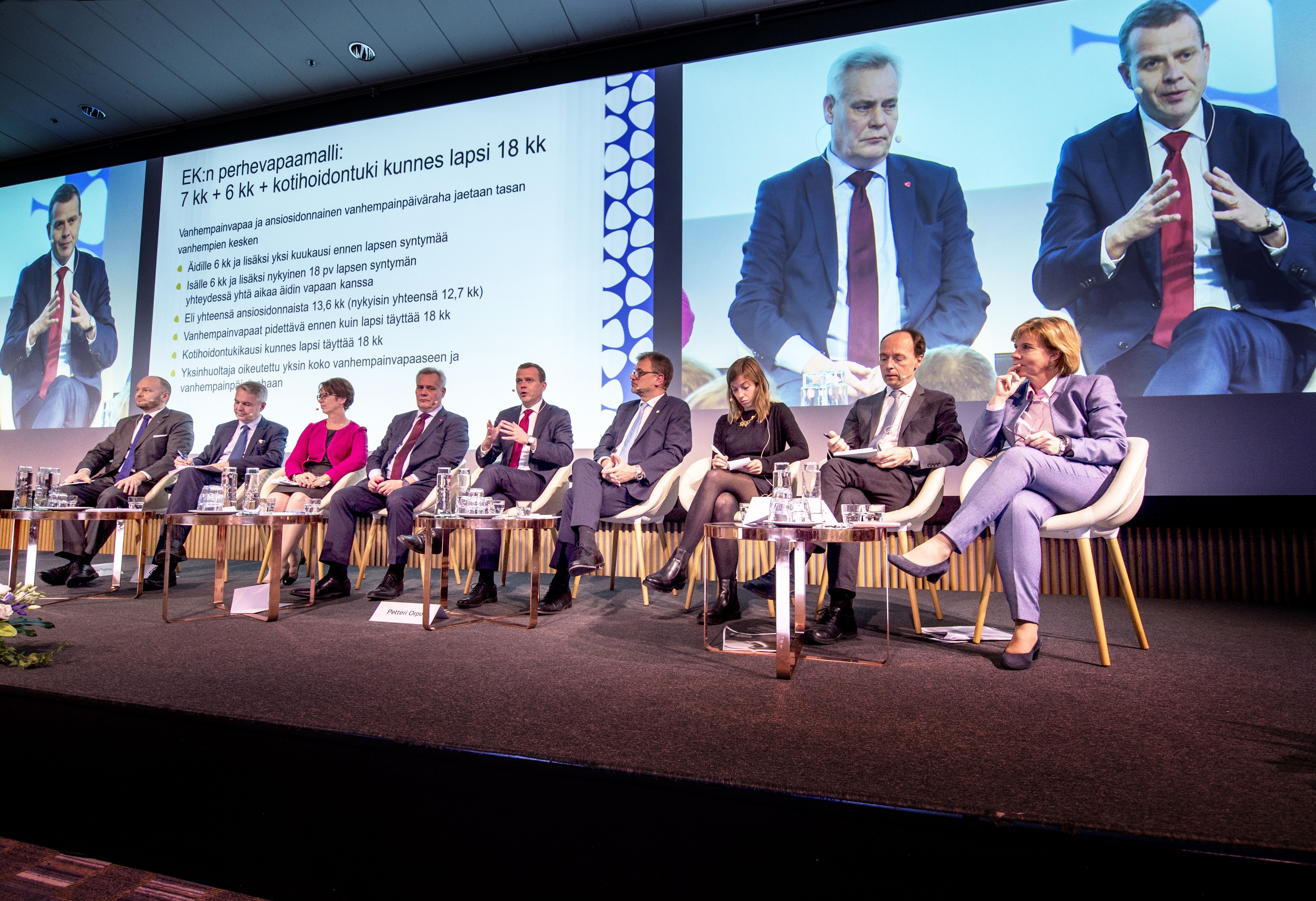 Puolueiden puheenjohtajat hakivat asemia vaalitaistoon EK:n paneelissa marraskuussa.
