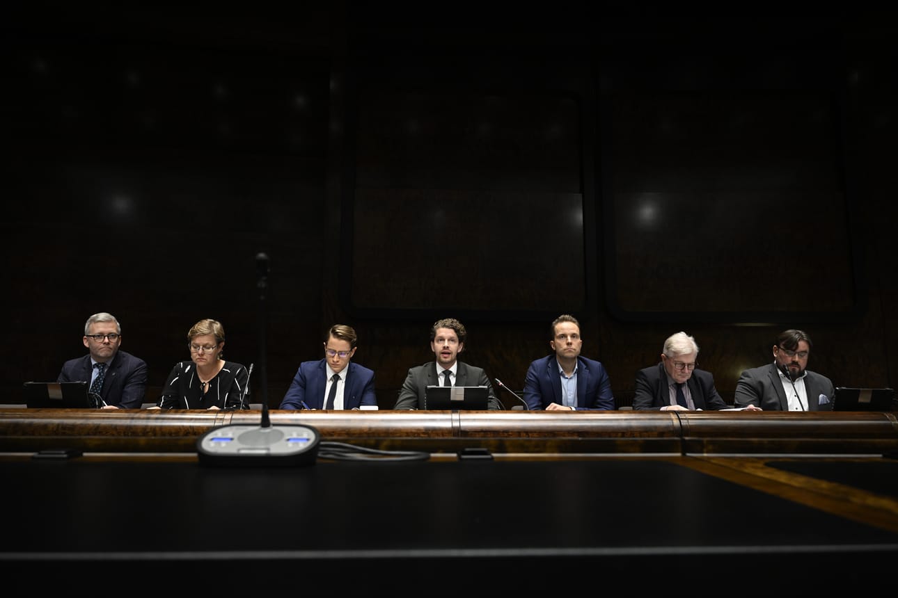 Perustuslakivaliokunta piti tiedotustilaisuuden rajaturvallisuuslain jatkamisesta perjantaina.