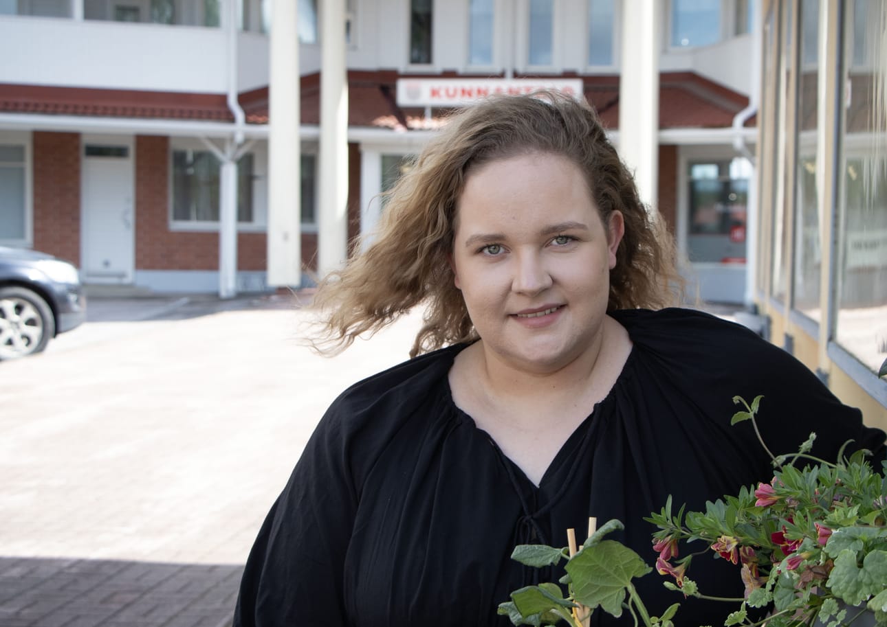 Pyhäntä on tuttu kylä paikkakunnalla lähes vuosikymmenen asuneelle Anna Similälle. Hän aloitti kesän korvalla kunnan uutena tietohallintosihteerinä.