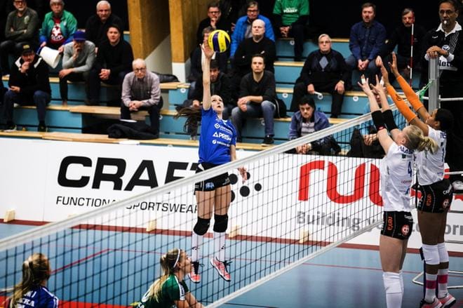 Emmi Riikilä oli laitahyökkäyksissään Jymyn valopilkkuja. Kuva: Krista Luoma