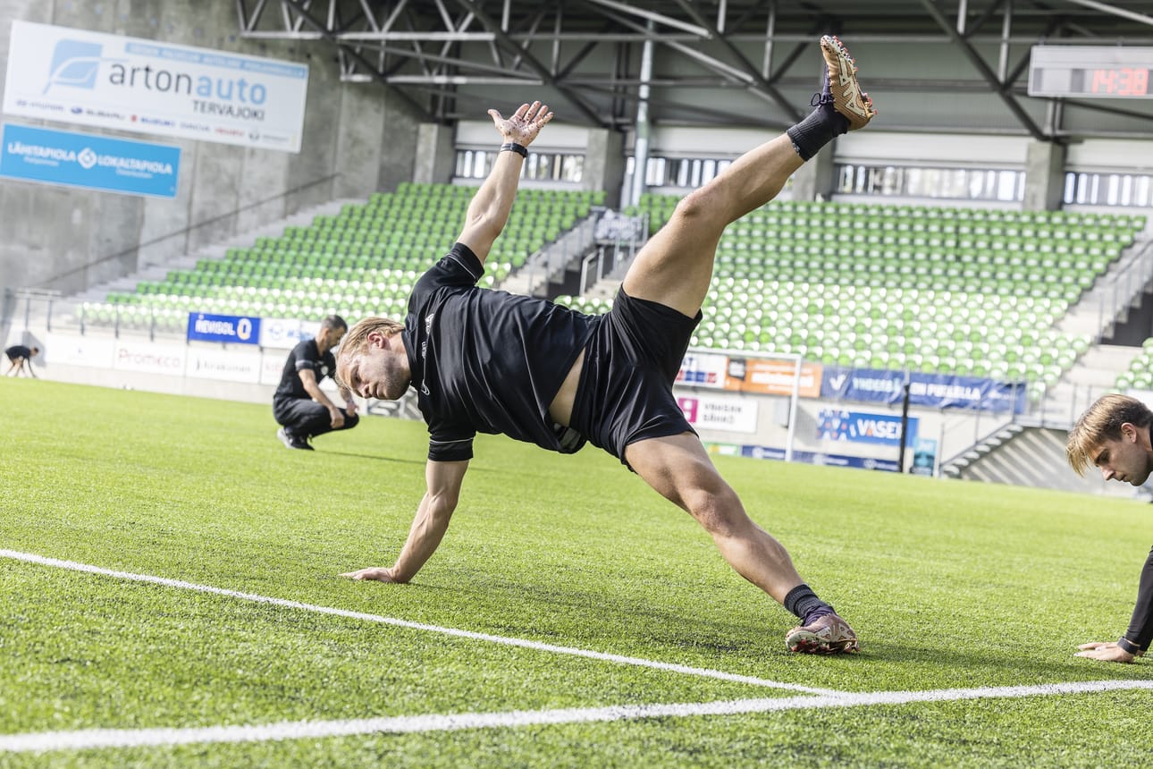 Vaasan Palloseuran Miika Niemi on kiertänyt Kakkosen ja Ykkösen kautta jalkapalloliigan mitalikamppailuun.