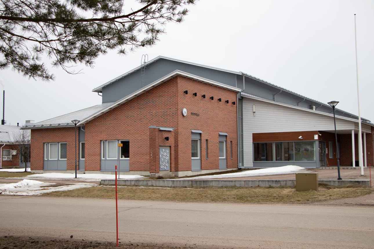 Siikalatvan kunnanvaltuusto päätti ostaa JEDUn Piippolan yksikön rakennukset yhden euron kauppahinnalla 31.3.2025. Sen jälkeen asiasta valitettiin hallinto-oikeuteen, jonka prosessissa asia on ollut vuoden päivät.
