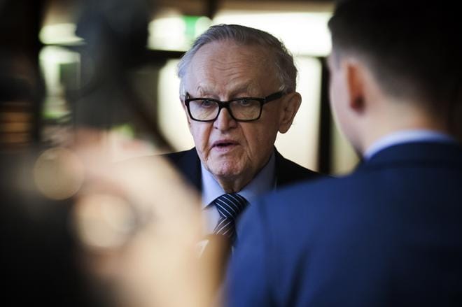 Presidentti Martti Ahtisaari vieraili keskiviikkona Vaasassa kahdella koululla. Tapahtuma kuului hänen perustamansa konfliktinratkaisujärjestö Crisis Management Initiativen (CMI) Ahtisaari-päivään, jota vietetään kerran vuodessa. KUVA: JARNO PELLINEN