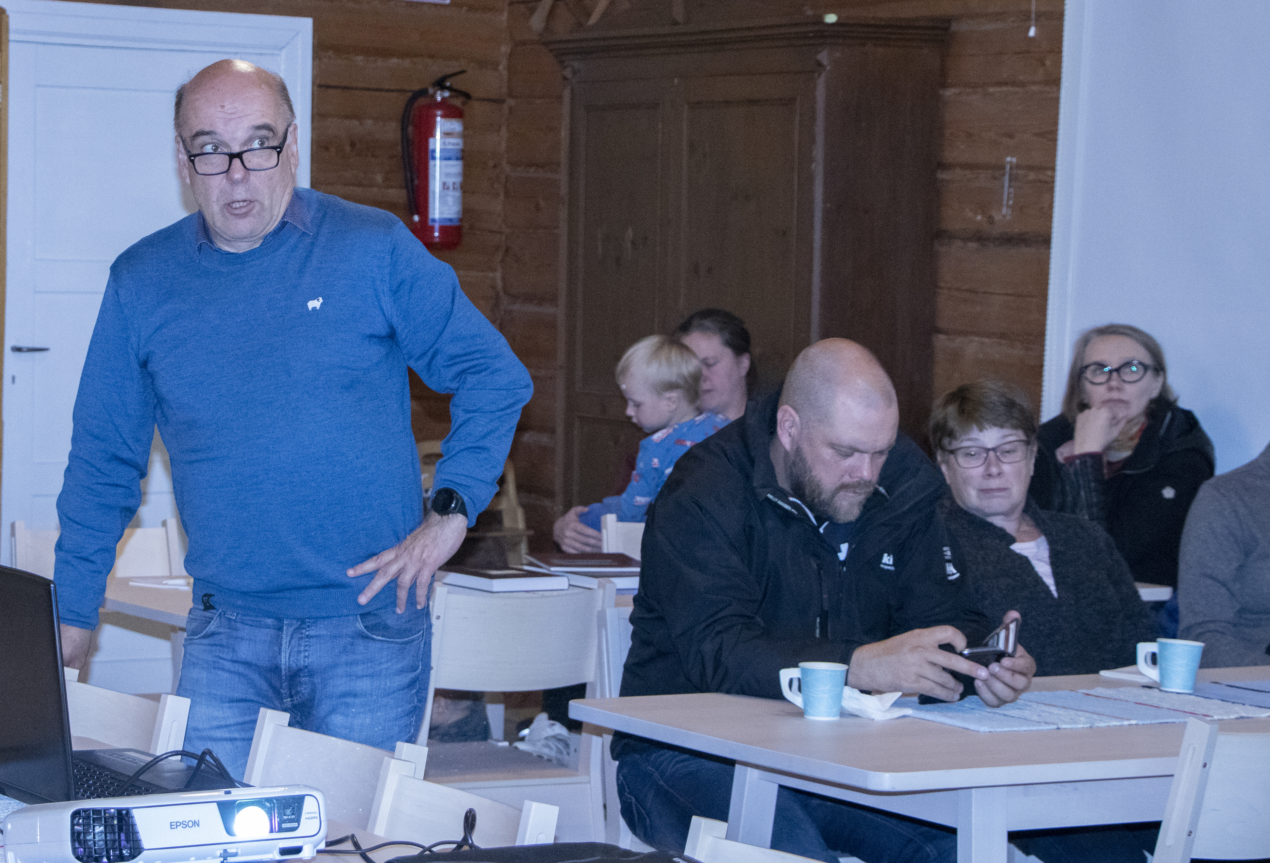 Siikalatvan seudun kuntayhtymän seutujohtaja Hannu Saarinen avasi, millainen hanke Siikajoen latvaosan kunnostamiseksi on alkamassa.