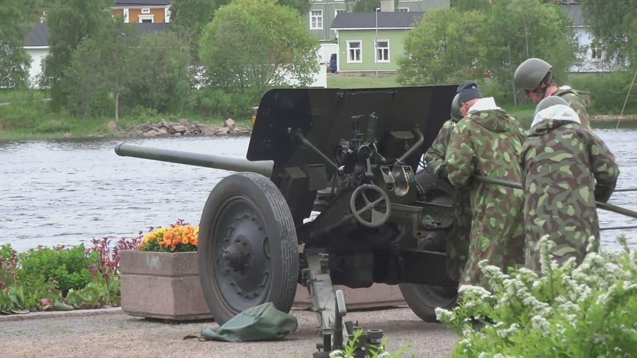 Linnansaaressa ammuttiin kunnialaukaukset