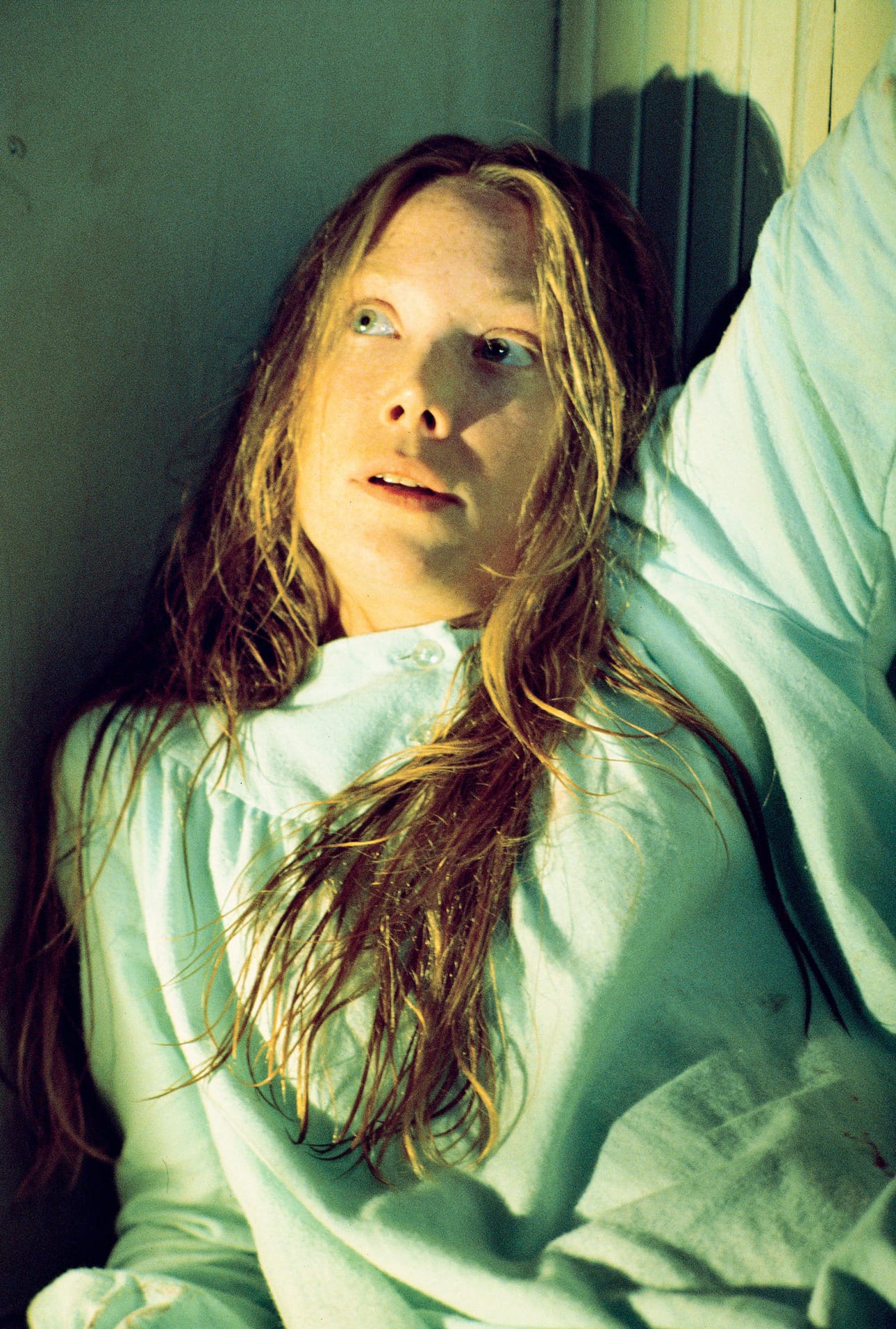 Elokuvassa Carrie koulukiusattu tyttö (Sissy Spacek) kostaa helvetillisesti kiusaajilleen.