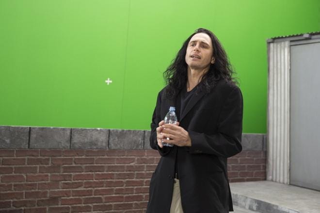 Myös The Room -elokuvan kuuluisin kohtaus, eli niin sanottu "Oh, hi Mark" -kohtaus luotiin uudelleen. Tommy Wiseauna James Franco. KUVA: WARNER BROS/ JUSTINA MINTZ