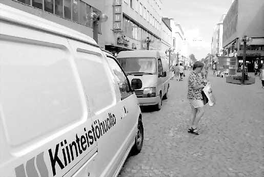 Oulun ahtaasta ydinkeskustasta puuttuu parkkiruutuja ja liiketiloja.