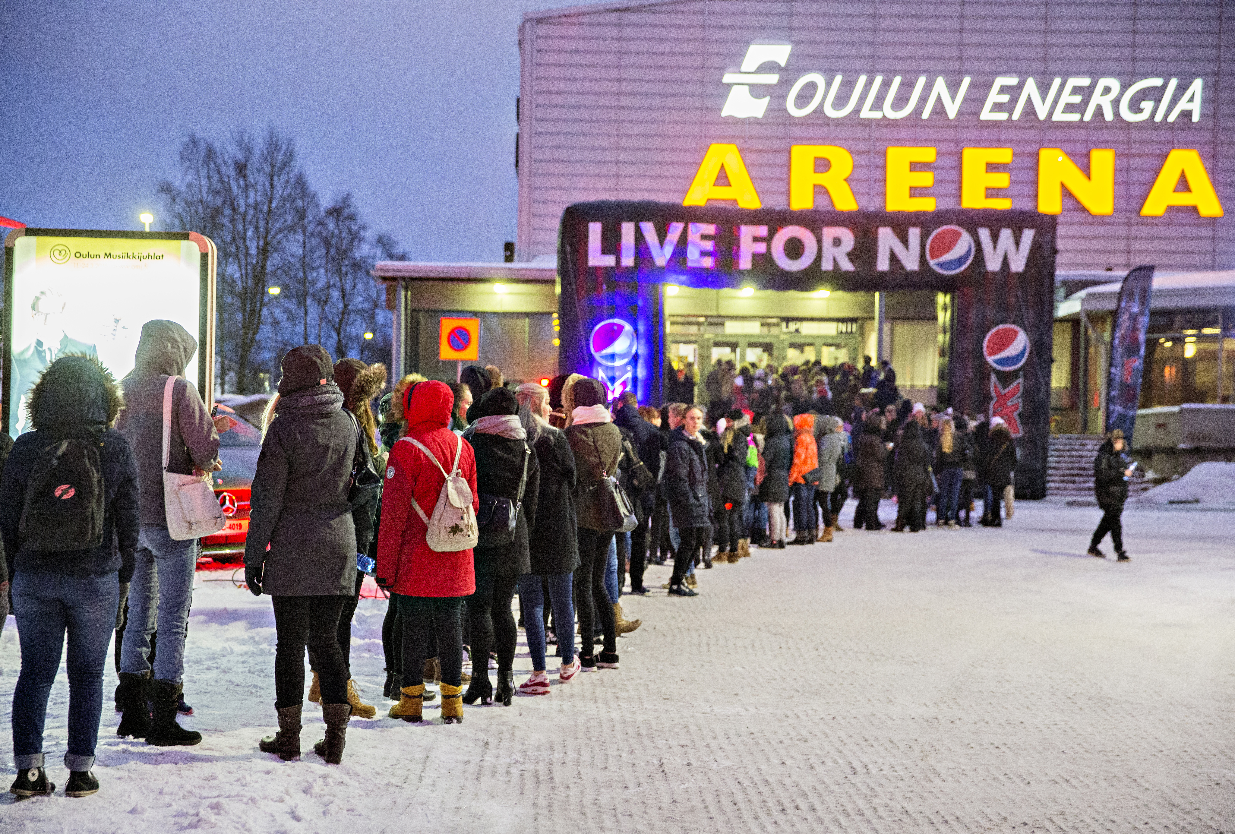Cheekin konserttiin jonotettiin aamusta asti.
