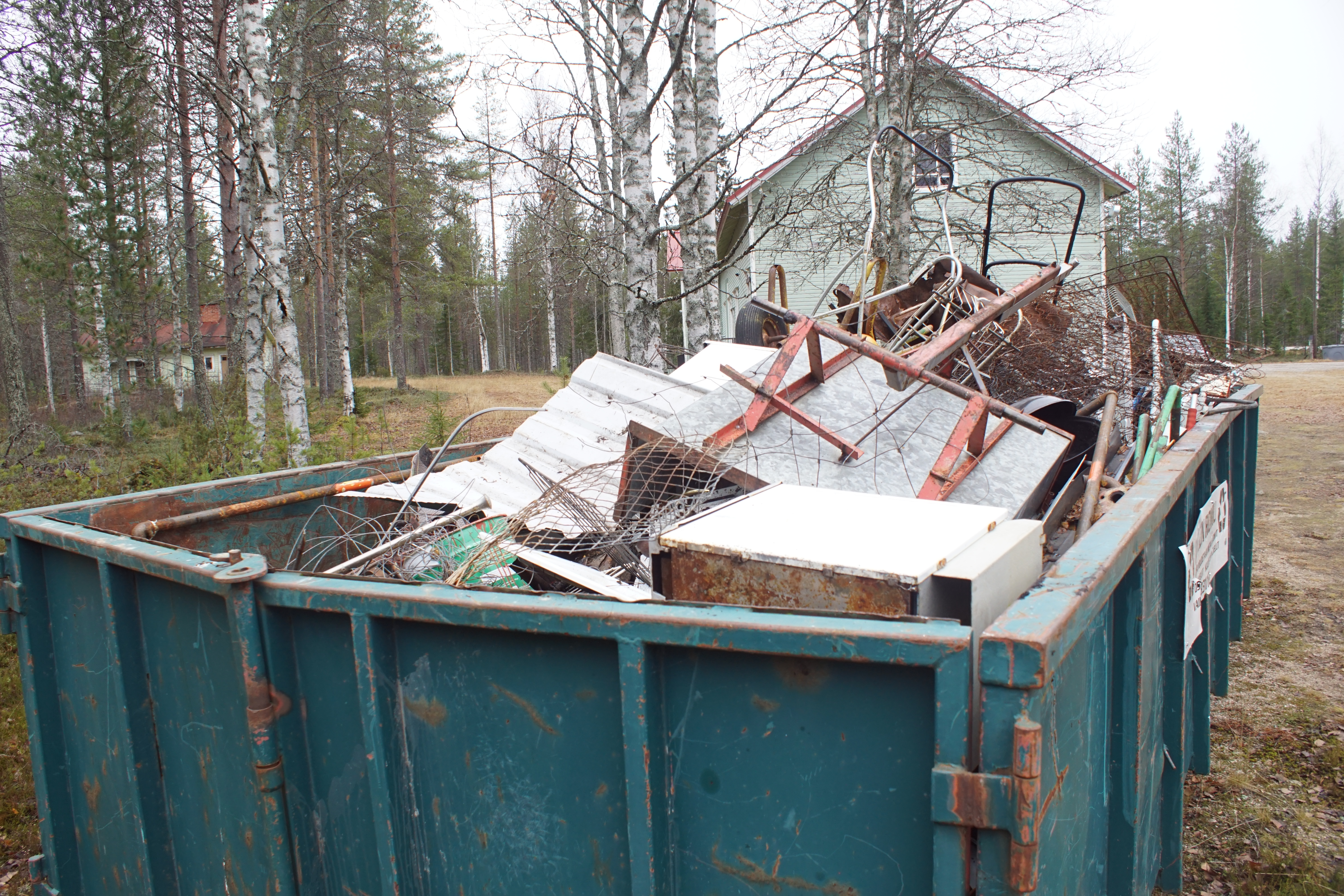 Rautaromu on nyt arvossaan – Yhdistyksetkin ovat mukana metallinkeruussa Pudasjärvellä. Niitä motivoi sekä raha että halu siistiä ympäristöä.