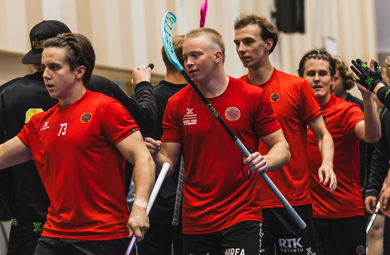 OLS-taustaiset Juho Mustonen (73), Max Ebeling, Tomi Keskimölö ja Tuukka Jäärni iskevät maaleja LNM:lle.