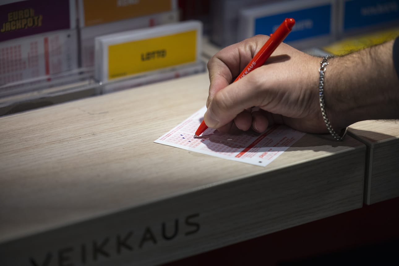 Lotto vaatii muiden kuponkipelien tavoin ensi vuonna pelaajaltaan tunnistautumista. Käytäntö laajenee raaputusarpoihin vuonna 2024.