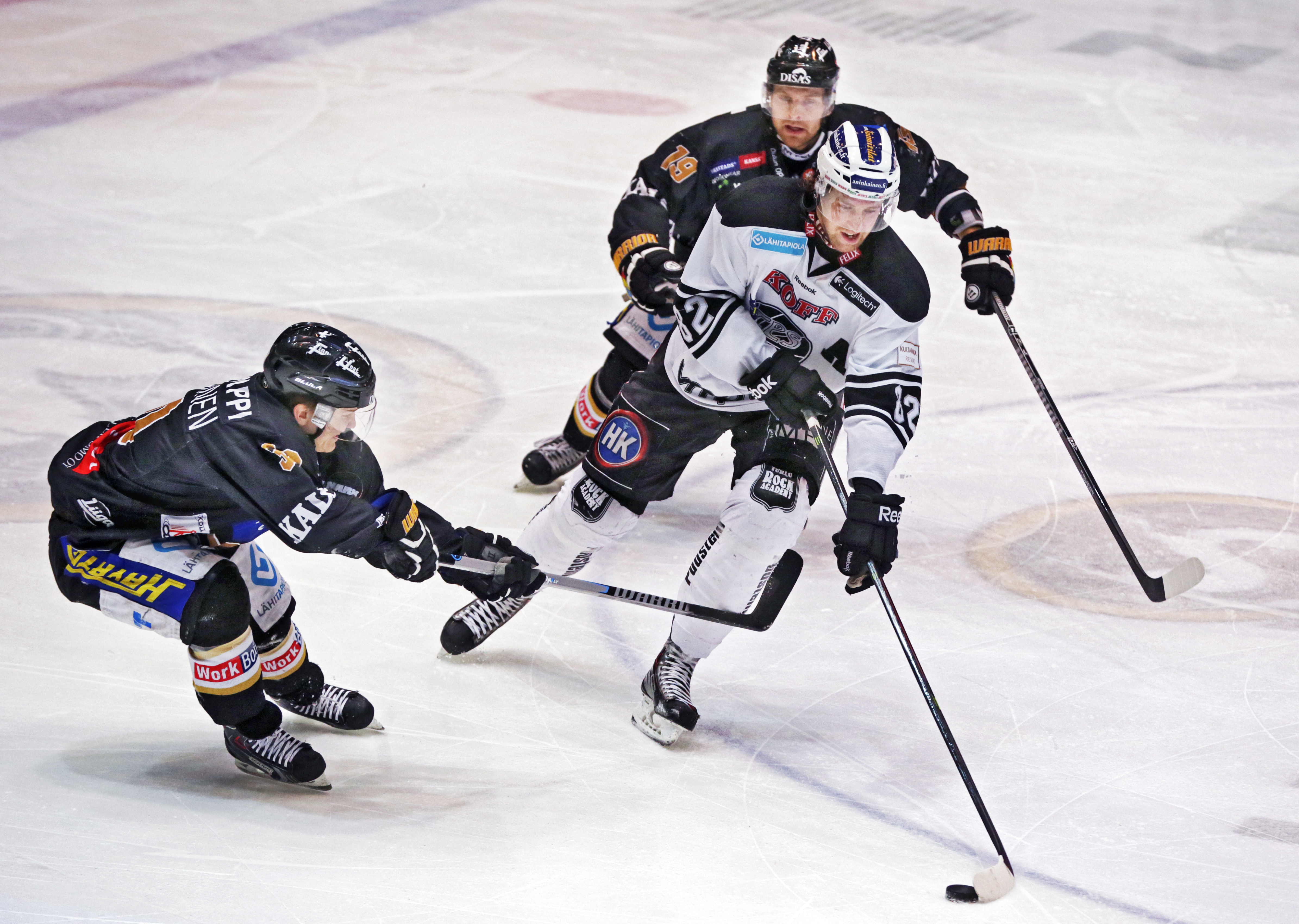 Kärpät ei jättänyt tiistai-iltana Raksilassa TPS:lle mitään mahdollisuuksia, vaan otti tyylipuhtaan 3–0-voiton. 